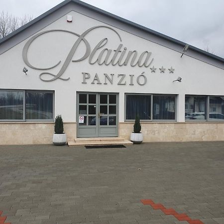 Bed and Breakfast Platina Panzio*** à Újhartyán Extérieur photo