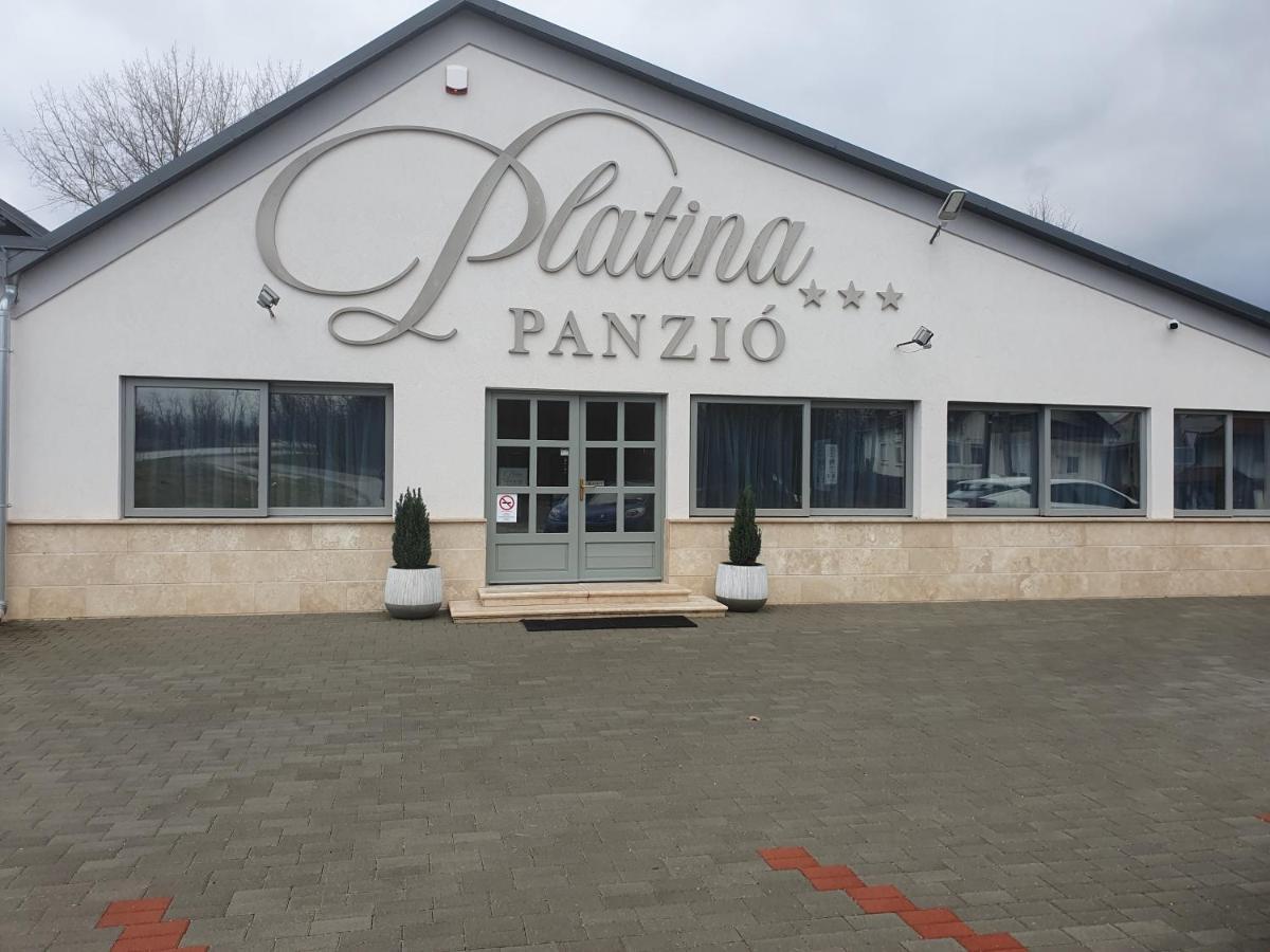 Bed and Breakfast Platina Panzio*** à Újhartyán Extérieur photo