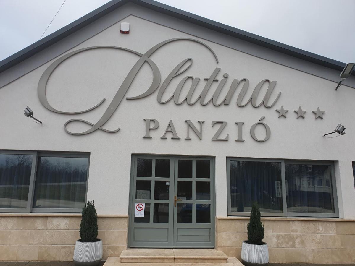 Bed and Breakfast Platina Panzio*** à Újhartyán Extérieur photo