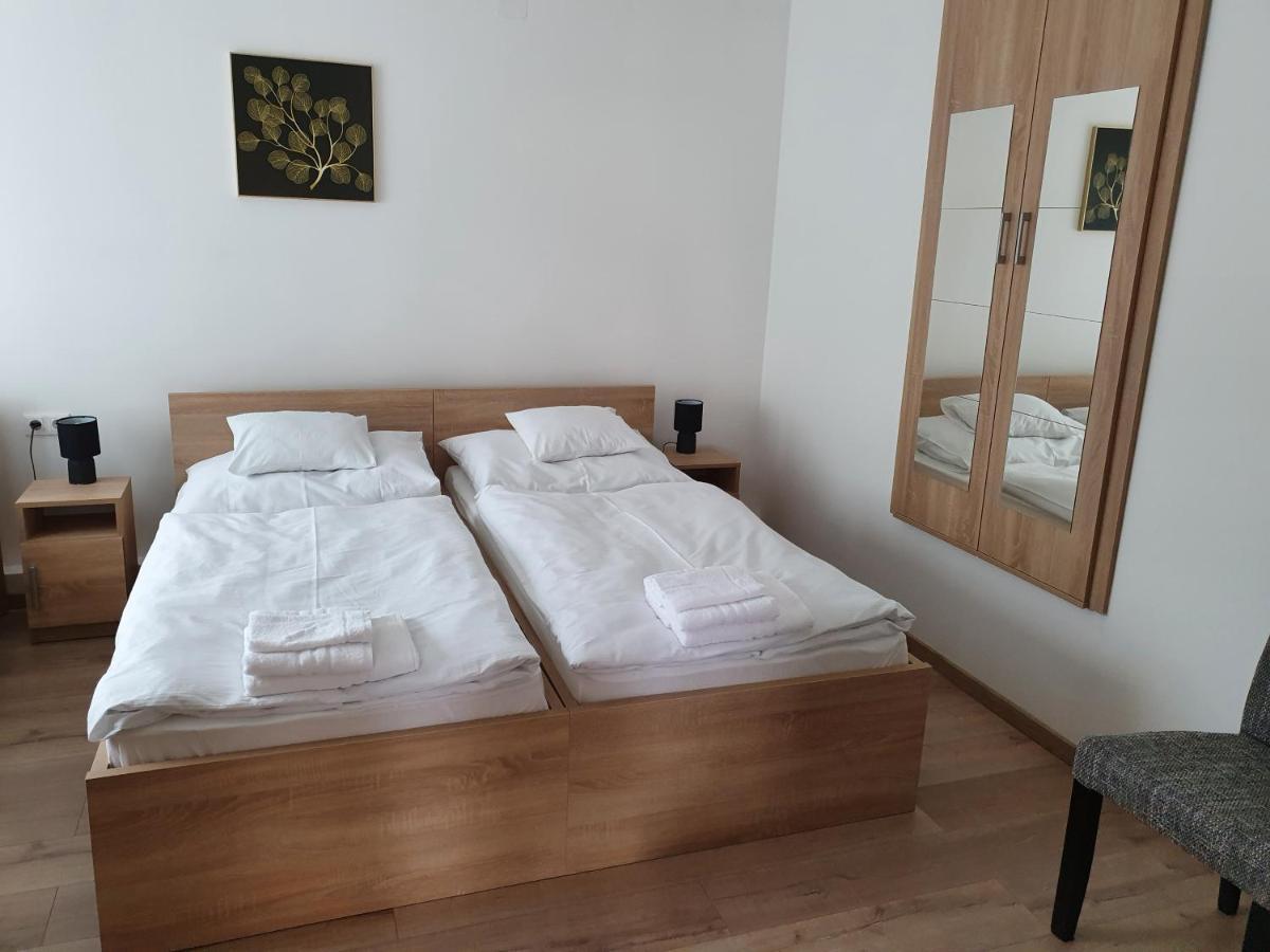 Bed and Breakfast Platina Panzio*** à Újhartyán Extérieur photo