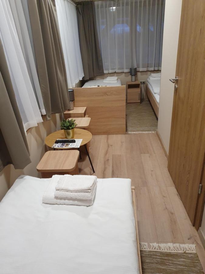 Bed and Breakfast Platina Panzio*** à Újhartyán Extérieur photo