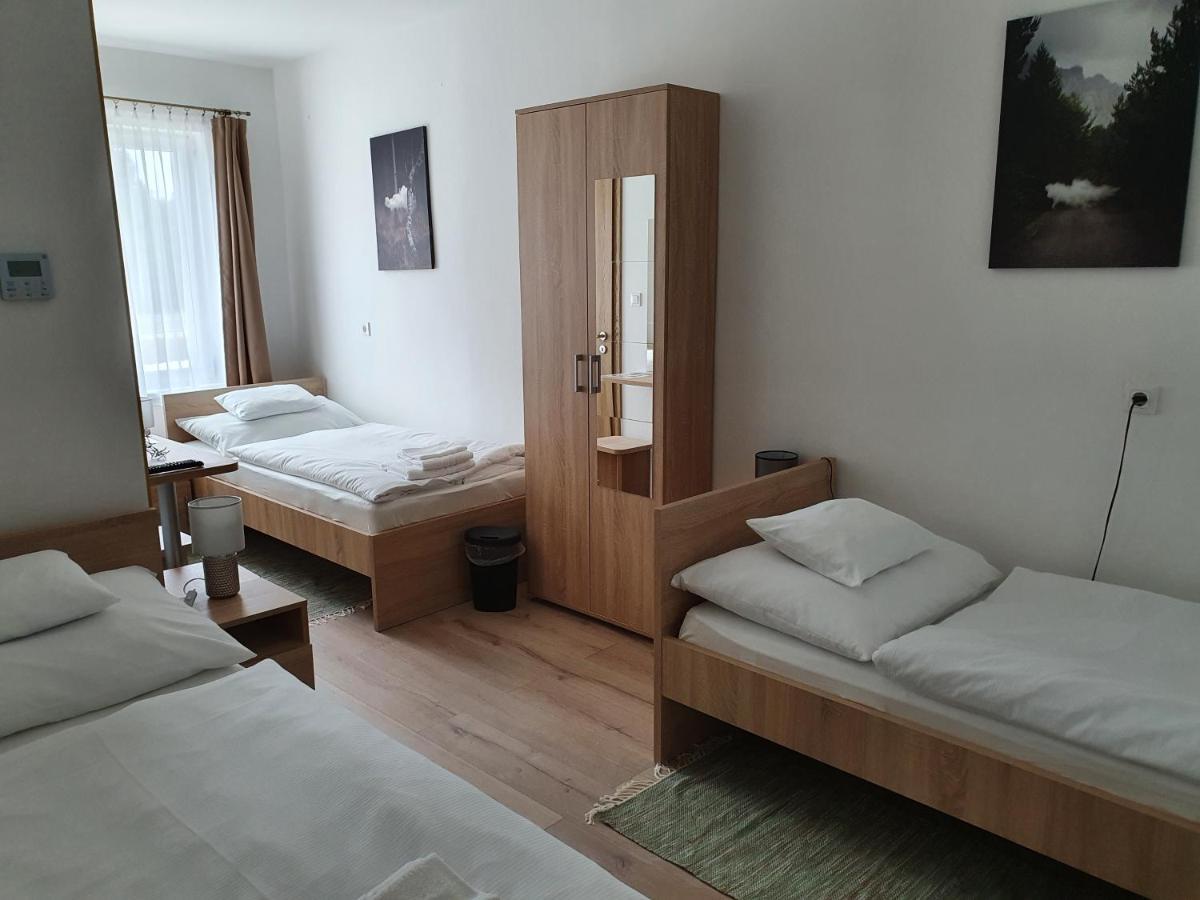 Bed and Breakfast Platina Panzio*** à Újhartyán Extérieur photo